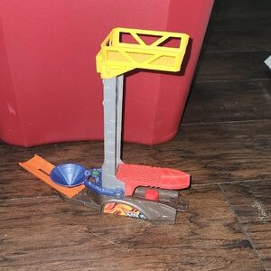 Hot Wheels Colossal Stunt Track Piece